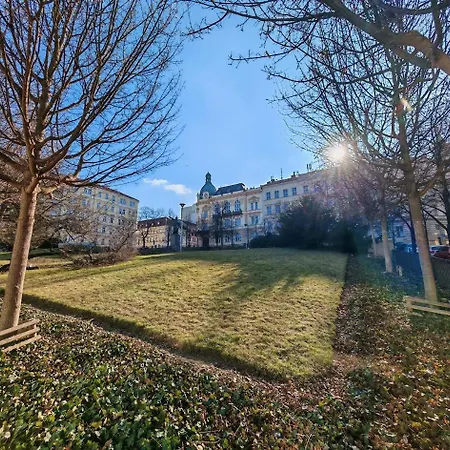 Flat In Zizkov -403- דירה